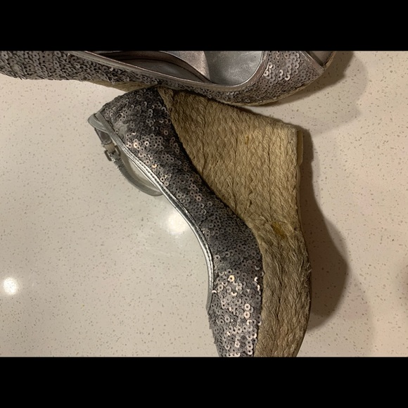 Guess wedges with silver sequence - Picture 2 of 3